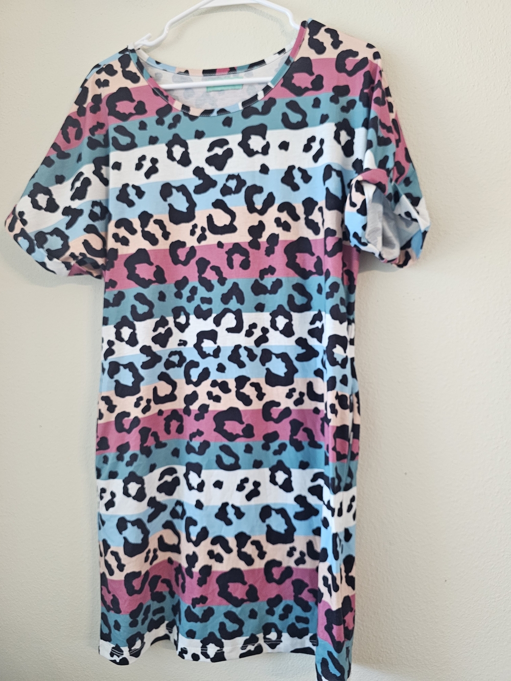 Women's Multicolor Leopard-Print Midi Dress - Casual Tee Style